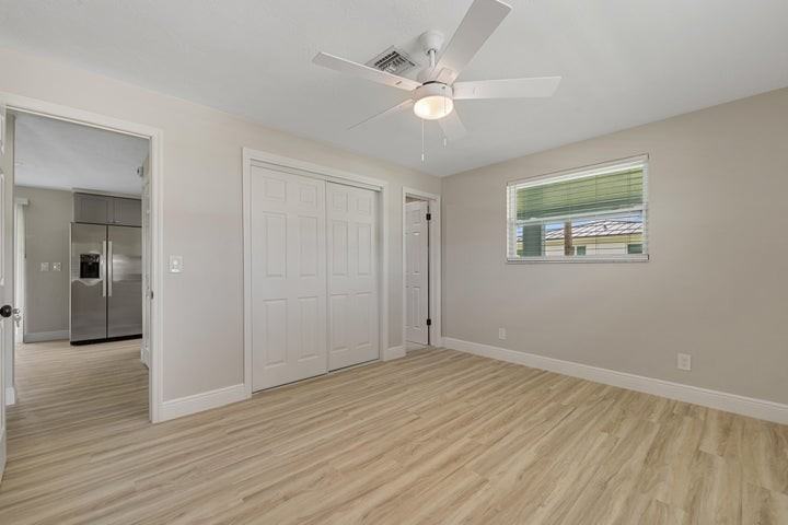 204 Circle East - Photo 6 of 8