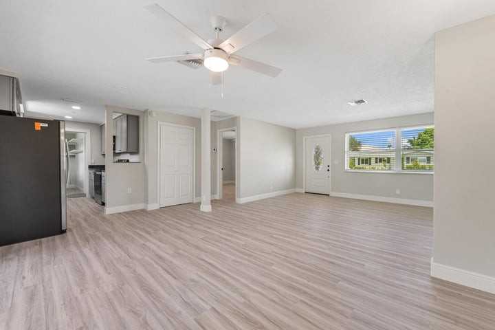 204 Circle East - Photo 7 of 8