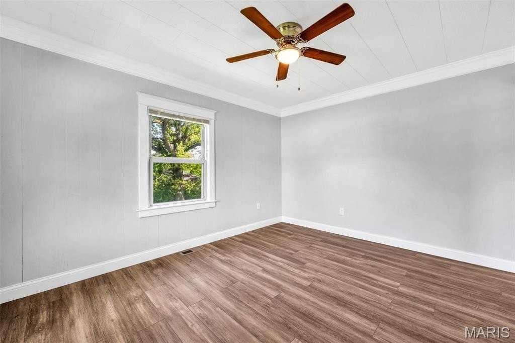 330 Chambers Rd - Photo 7 of 33