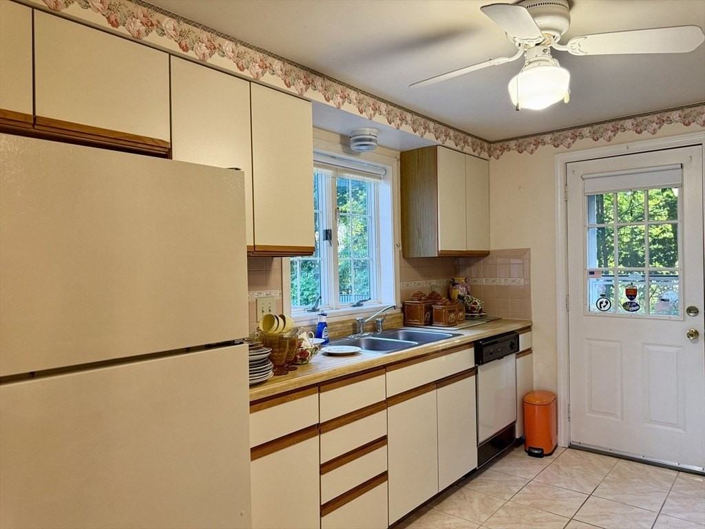 14 Fallon Ct #14 - Photo 2 of 11