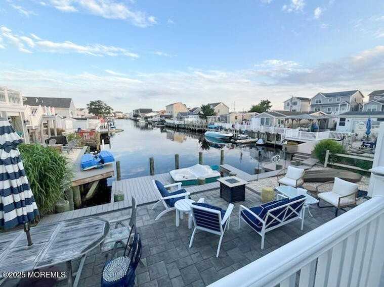 115 Charles Blvd - Photo 2 of 21