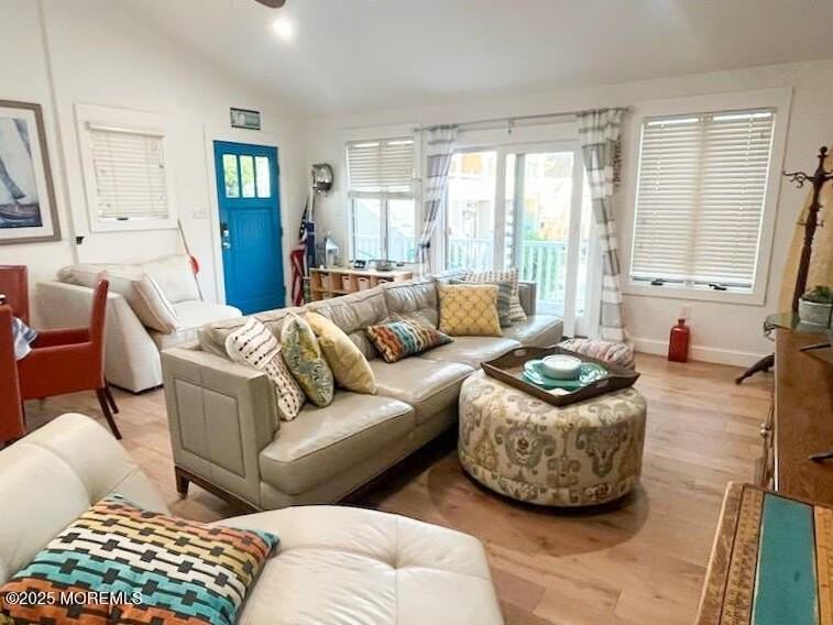 115 Charles Blvd - Photo 4 of 21