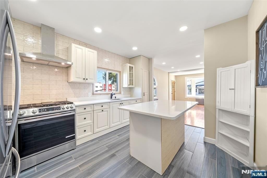 1513 67th St #2ndFL - Photo 7 of 20