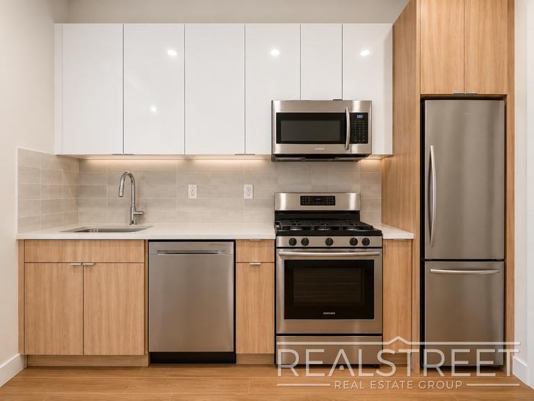 729 Rogers Ave #1B - Photo 3 of 5