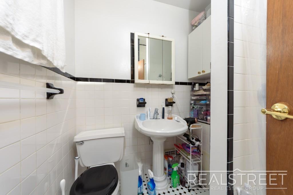 431 Clinton St #2 - Photo 7 of 8