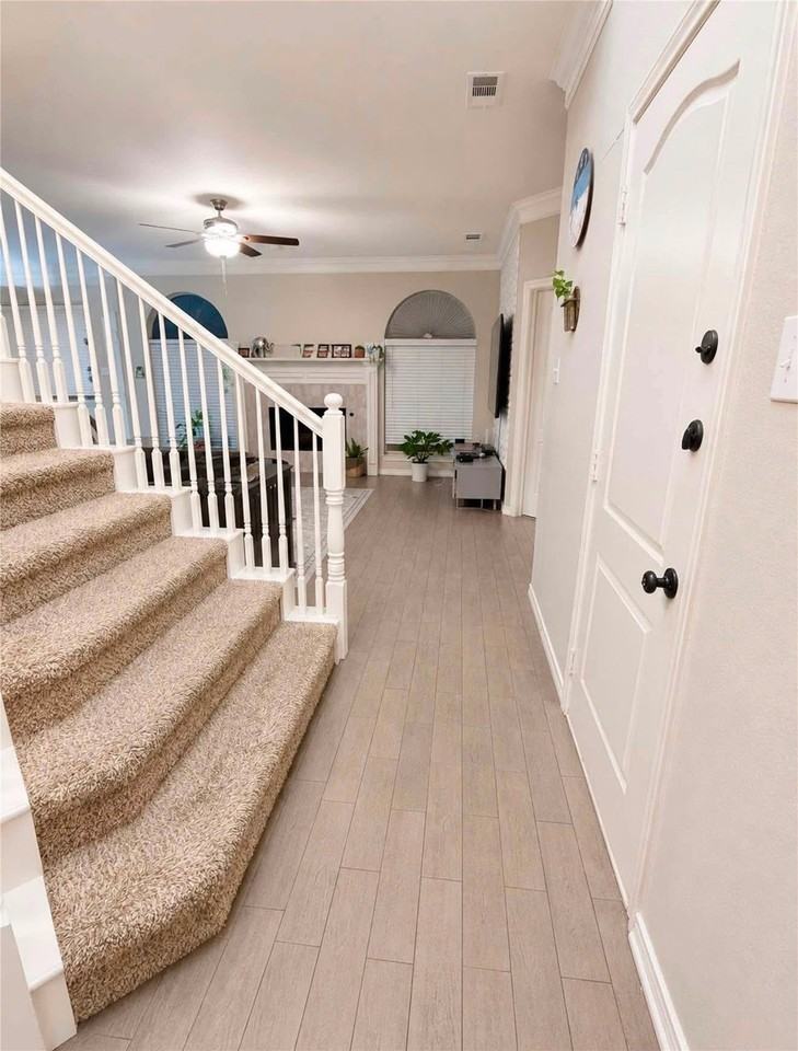 805 Sierra Ln - Photo 2 of 14