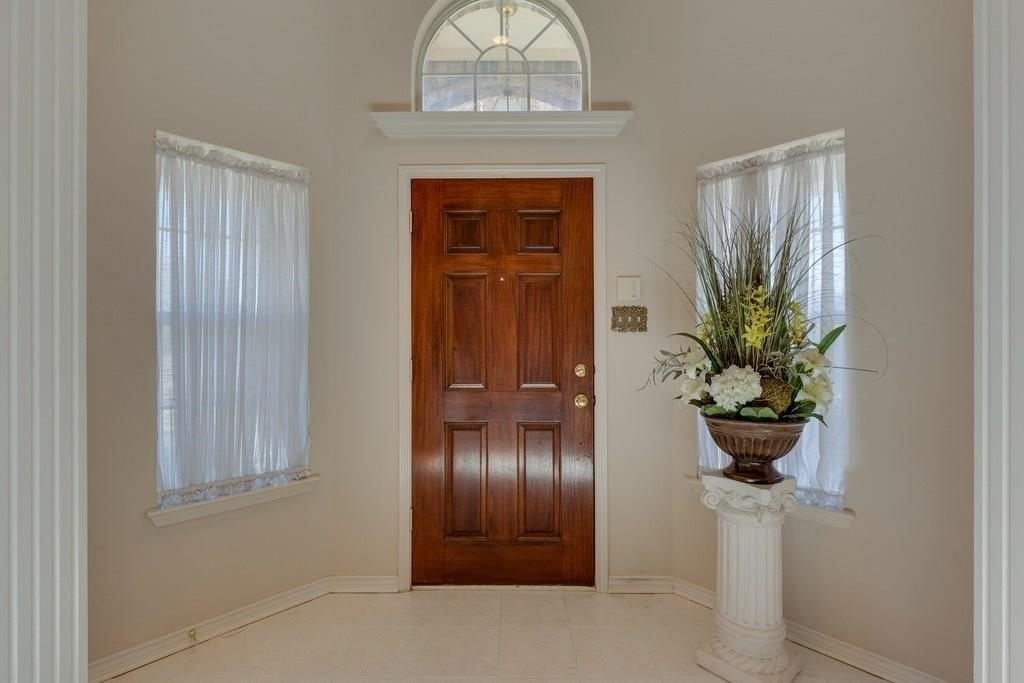 801 Steeps Ct - Photo 7 of 36