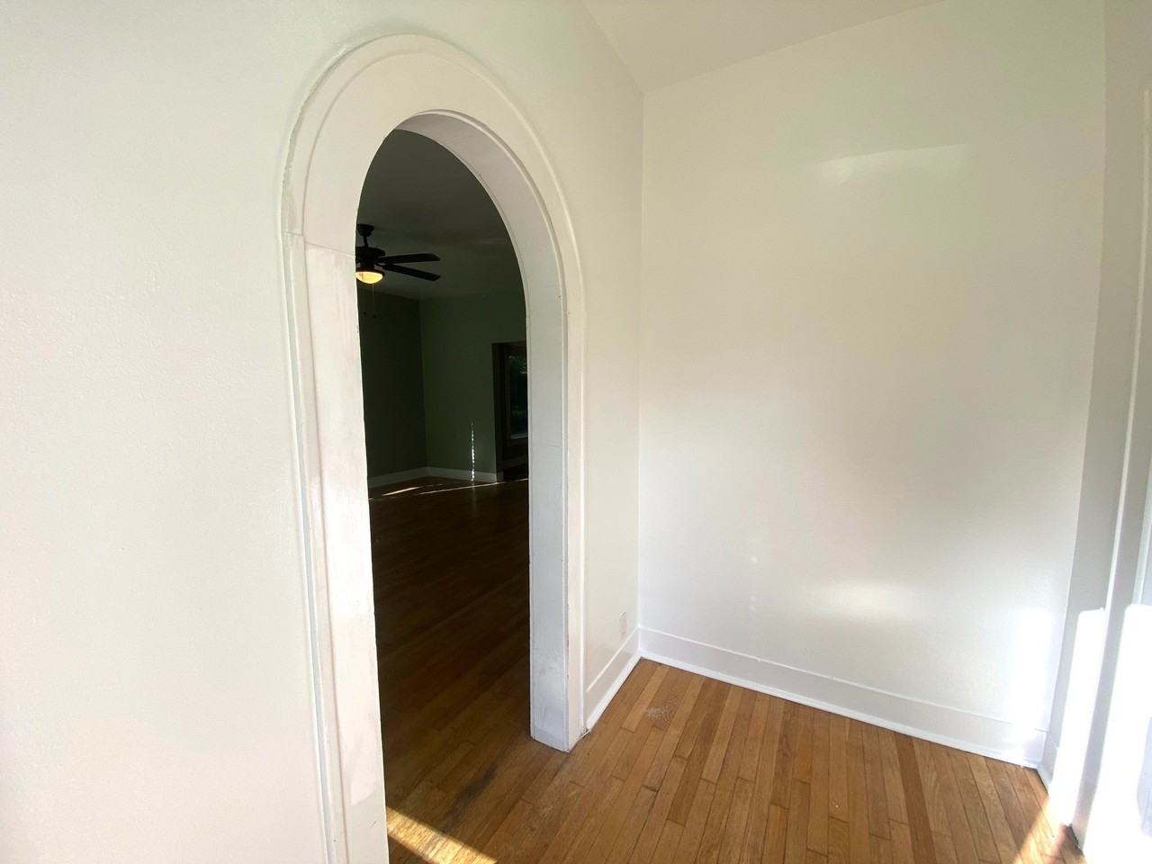 1331 S Travis St - Photo 3 of 18