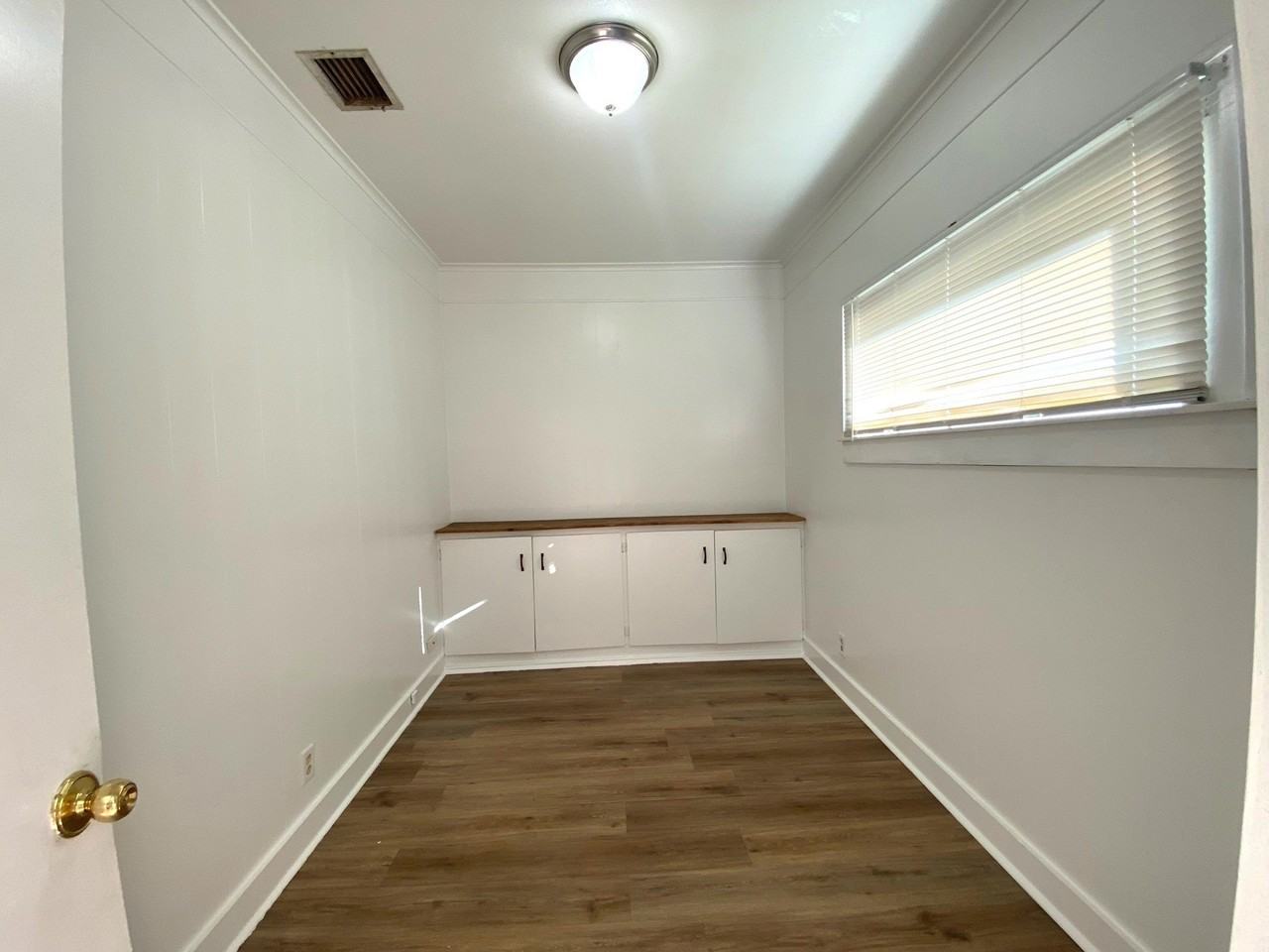 1331 S Travis St - Photo 4 of 18