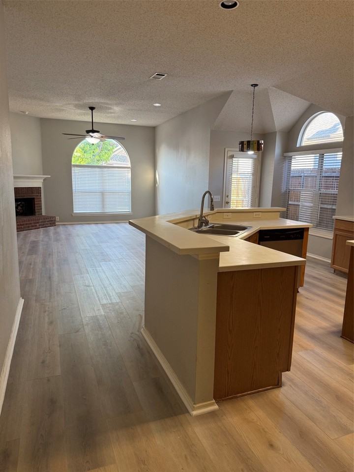 11506 Newberry Dr - Photo 3 of 20