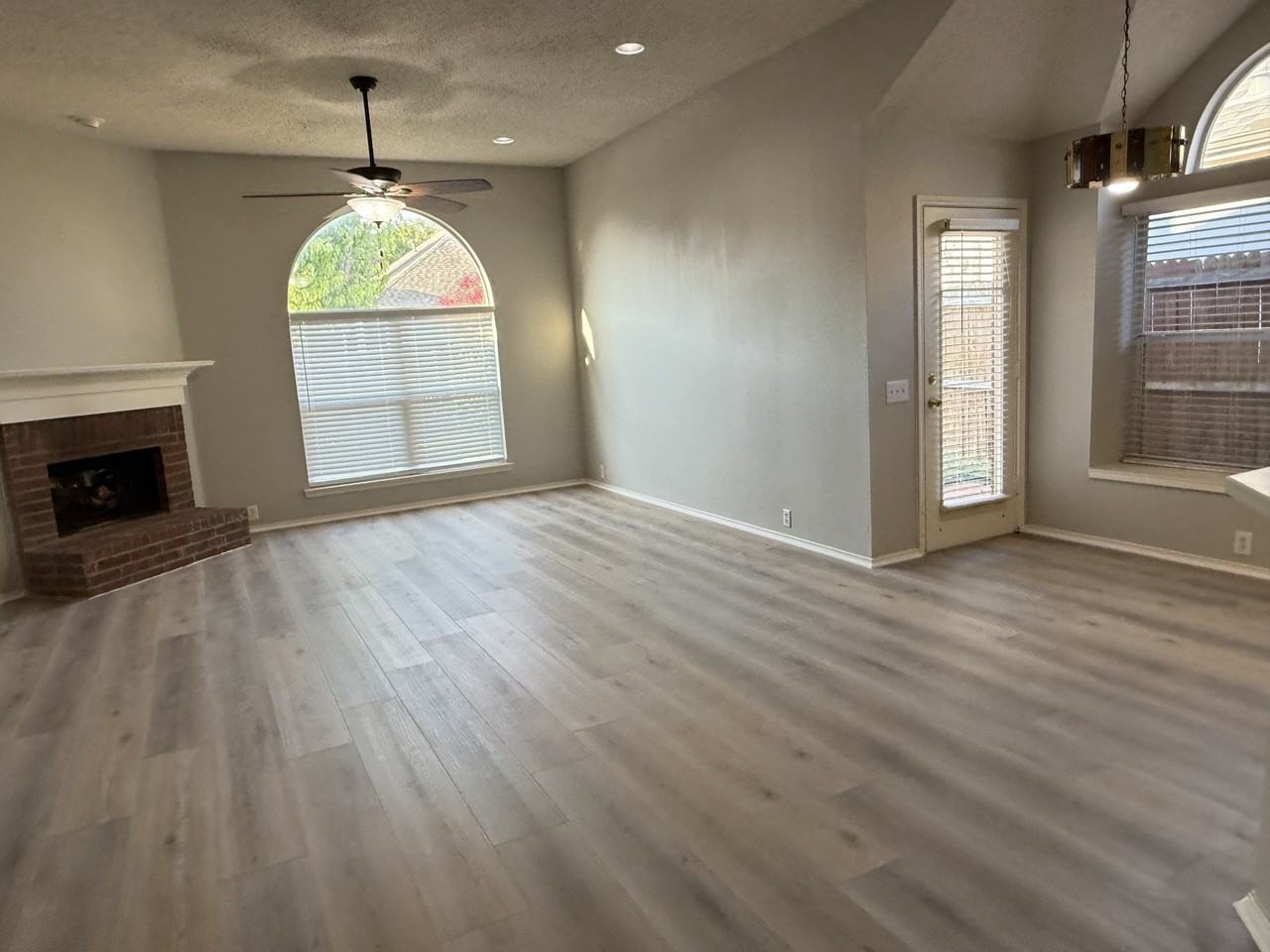 11506 Newberry Dr - Photo 4 of 20