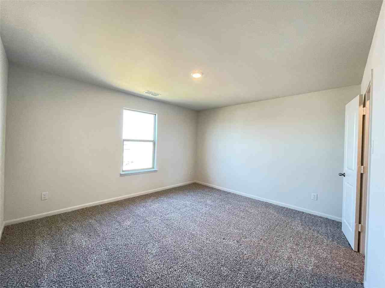 623 Aqueduct Dr - Photo 4 of 27