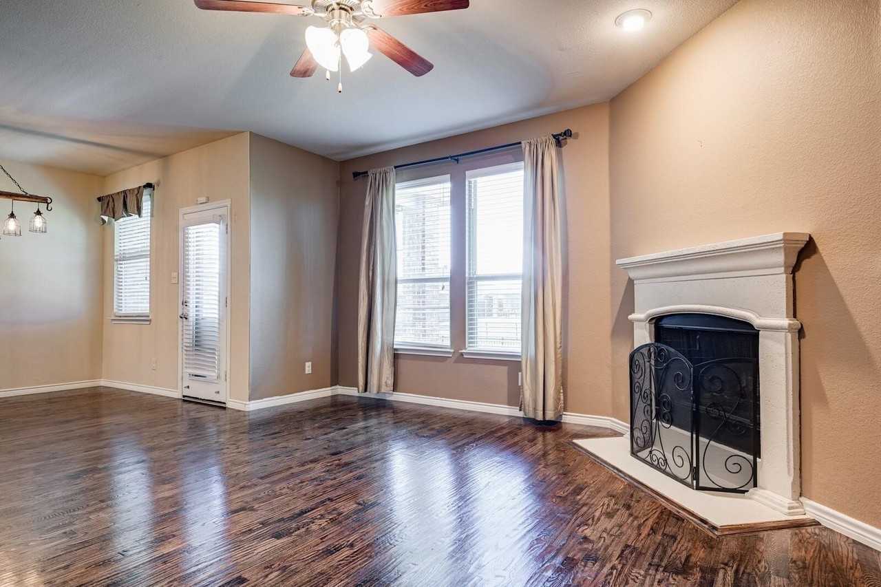 940 Lancashire Ln - Photo 3 of 29