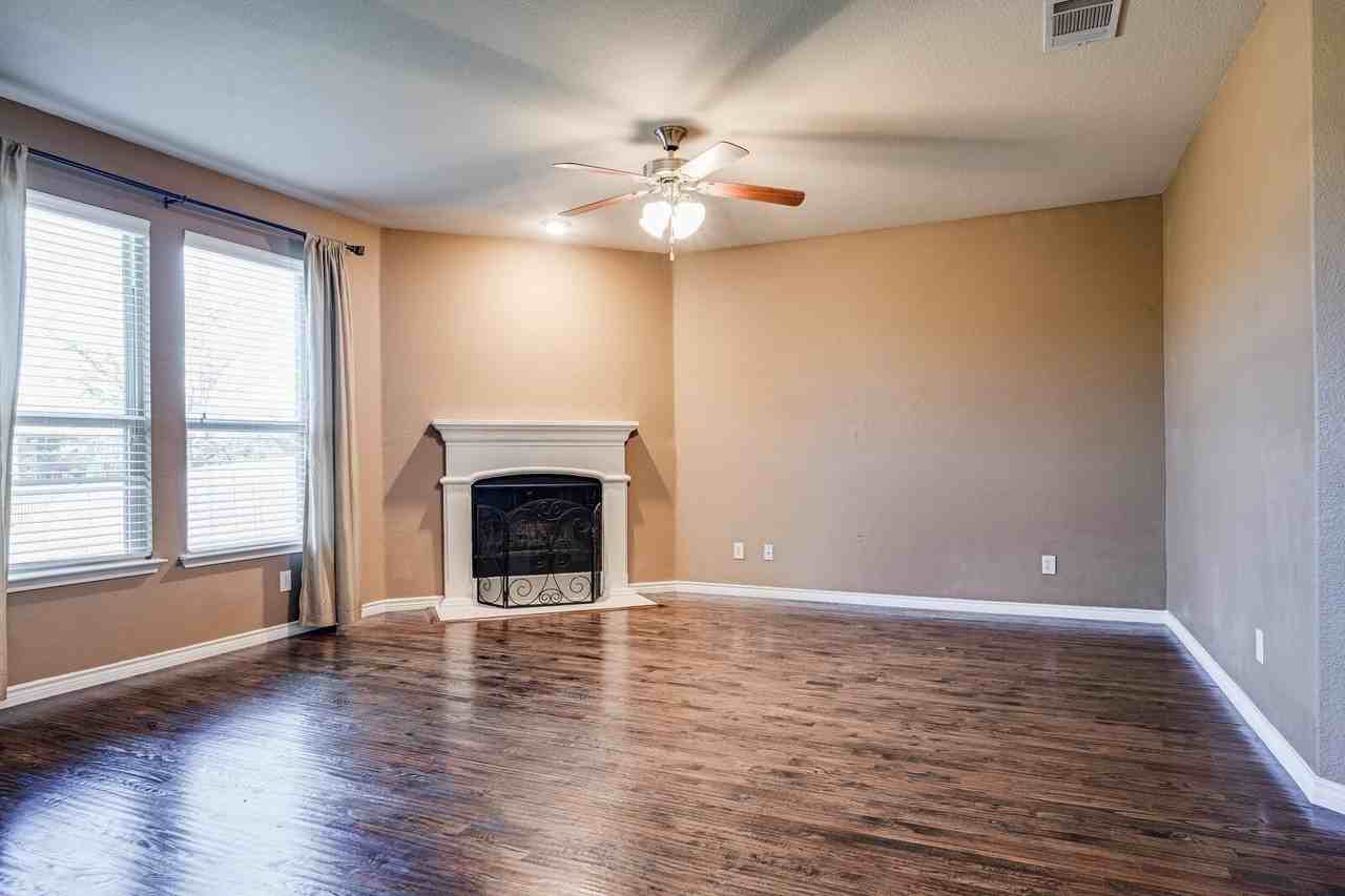 940 Lancashire Ln - Photo 4 of 29