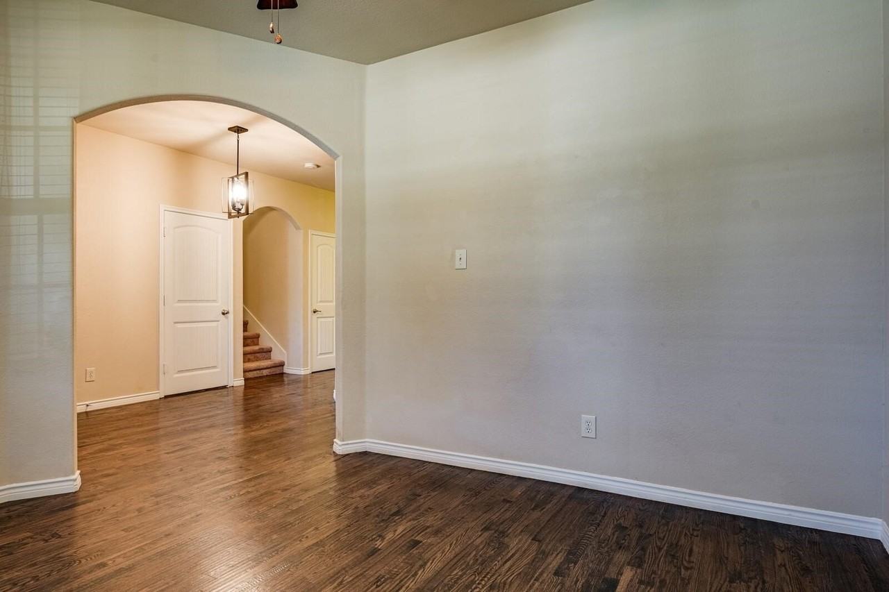 940 Lancashire Ln - Photo 6 of 29