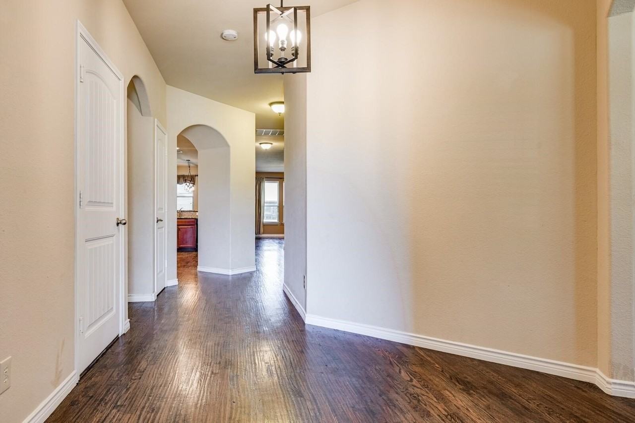 940 Lancashire Ln - Photo 7 of 29