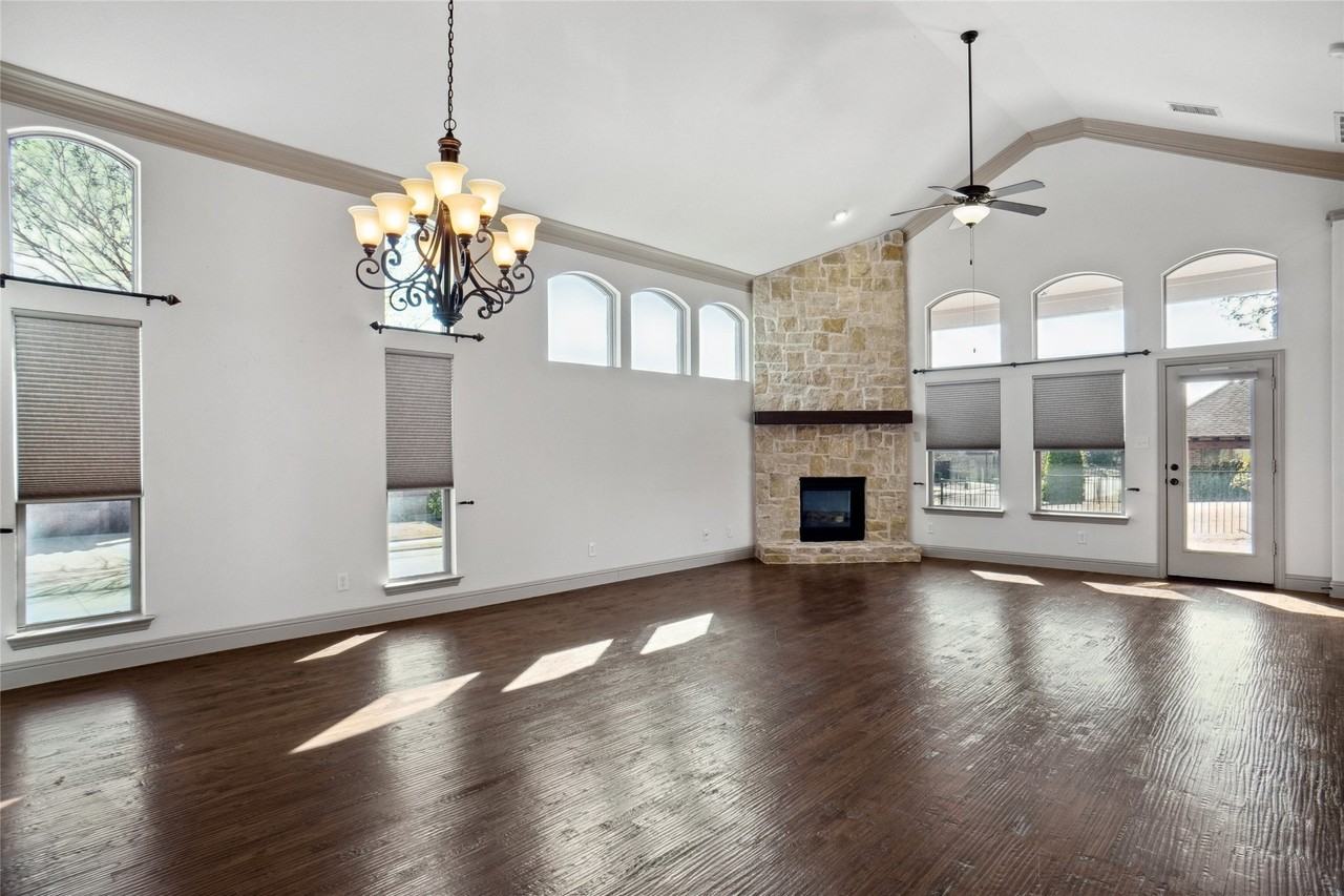 3016 Montebello Dr - Photo 3 of 20