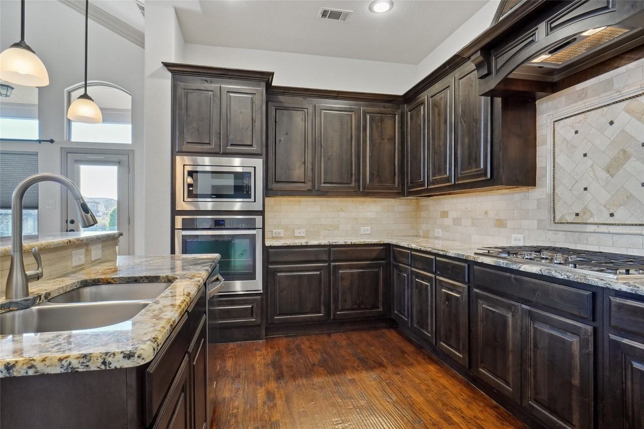 3016 Montebello Dr - Photo 4 of 20