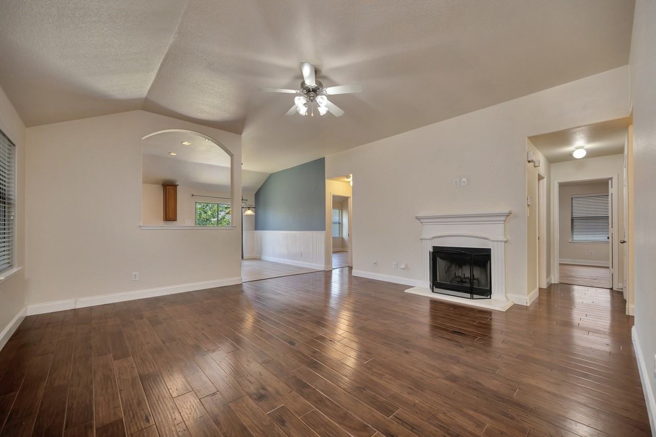 3909 Long Hollow Rd - Photo 3 of 20