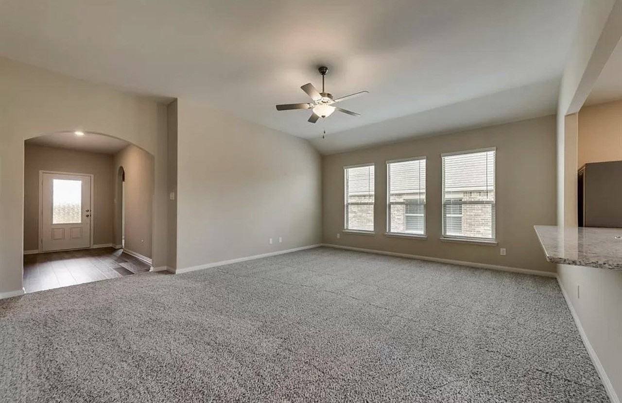 1706 Sandalwood Way - Photo 3 of 17