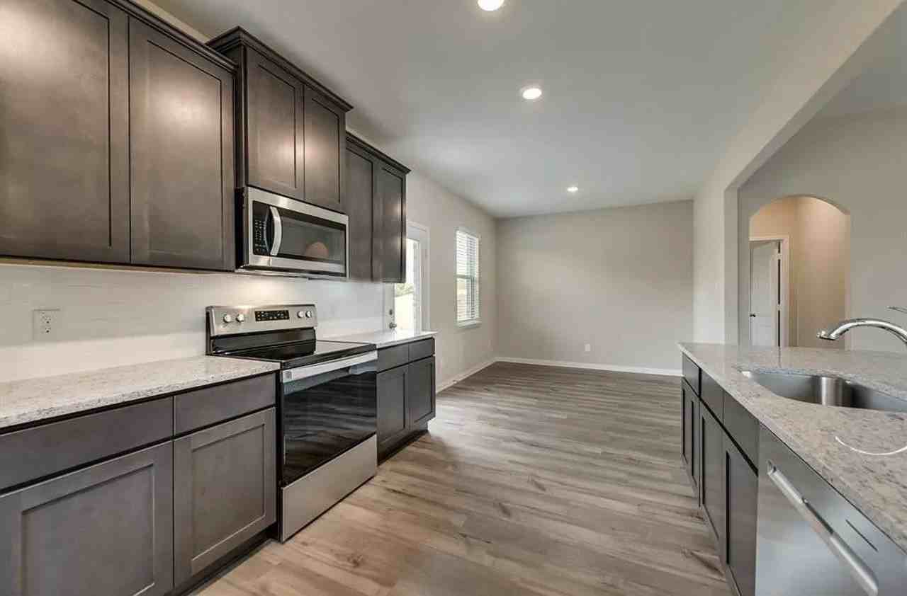 1706 Sandalwood Way - Photo 6 of 17