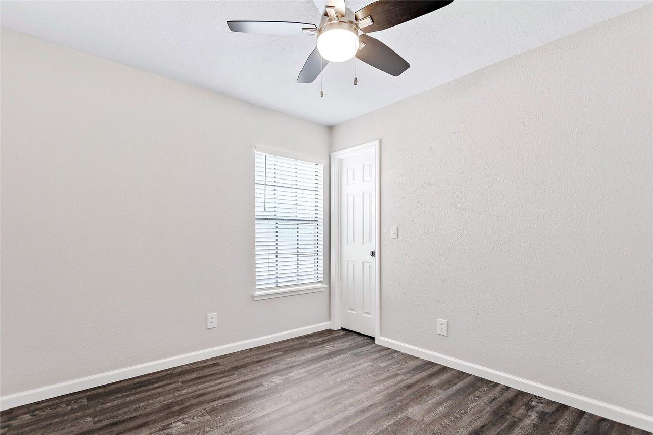 2813 Tallowood Ct - Photo 7 of 13