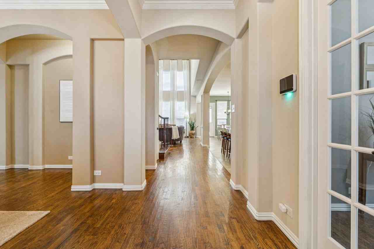 112 Chatfield Dr - Photo 2 of 29