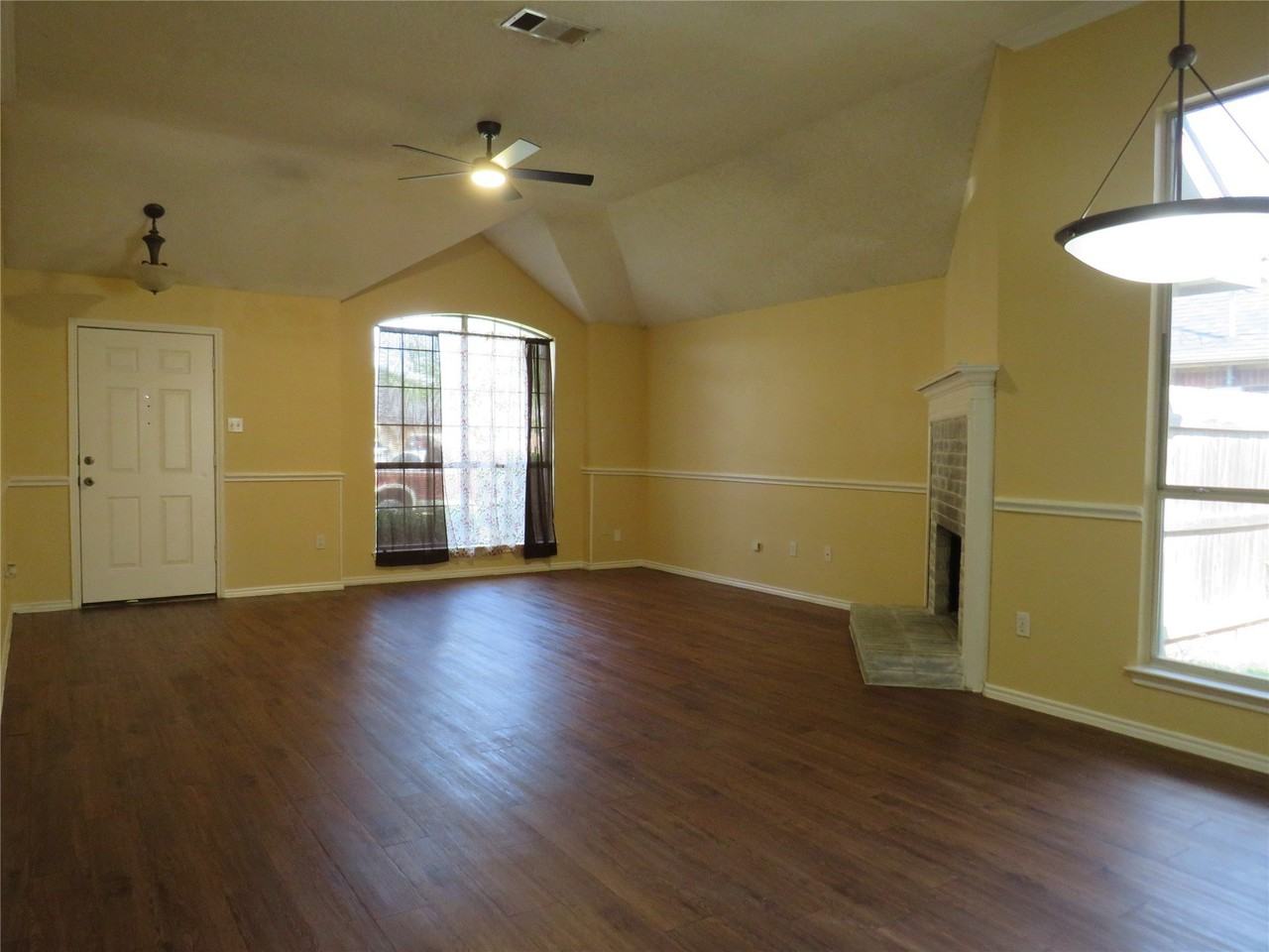 6034 Maple Leaf Dr - Photo 3 of 28