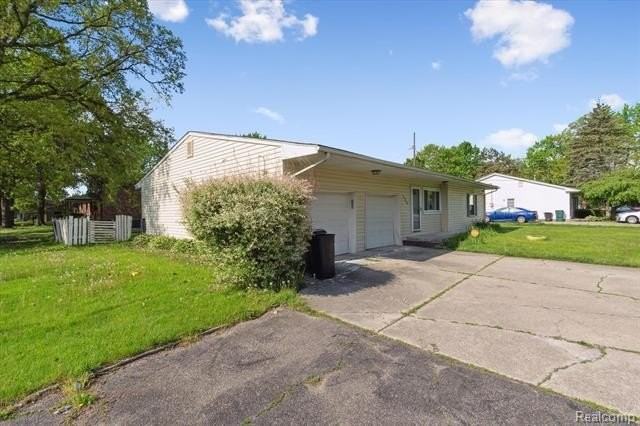 500 Trombley Dr - Photo 2 of 32