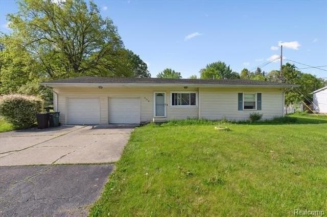500 Trombley Dr - Photo 5 of 32