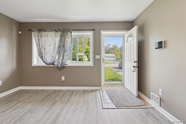 500 Trombley Dr - Photo 6 of 32