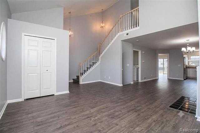 29415 Glen Oaks Blvd E - Photo 3 of 30