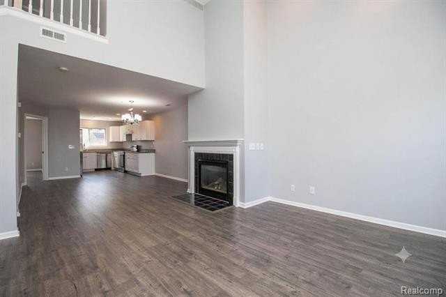 29415 Glen Oaks Blvd E - Photo 4 of 30
