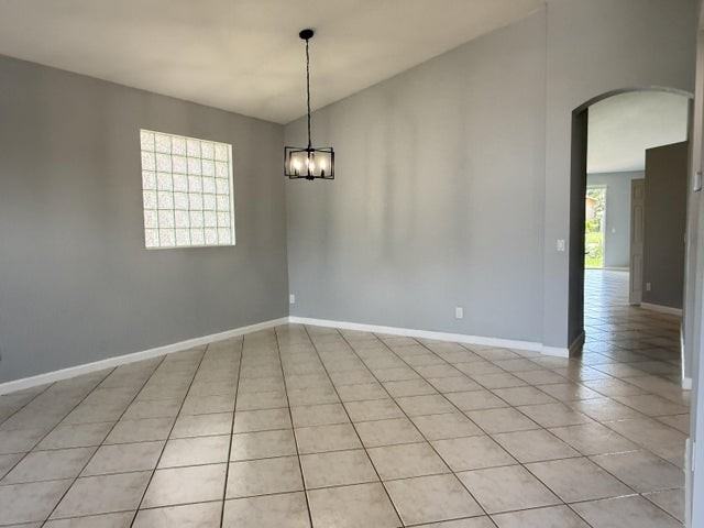 9084 Silver Glen Way - Photo 4 of 8