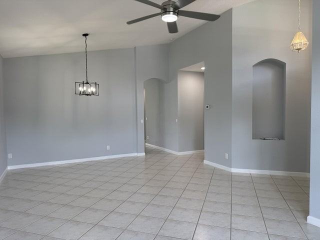 9084 Silver Glen Way - Photo 5 of 8