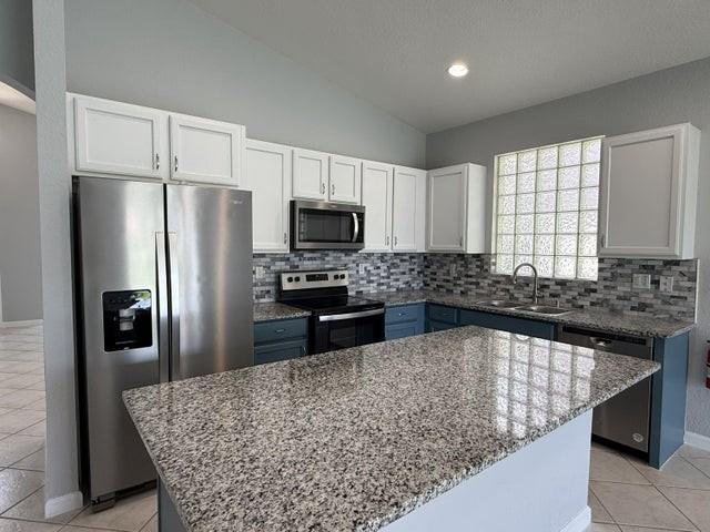 9084 Silver Glen Way - Photo 2 of 8