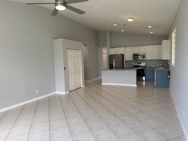9084 Silver Glen Way - Photo 3 of 8