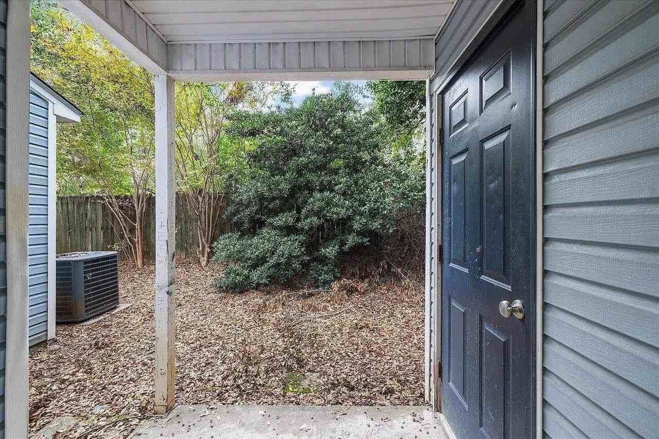 1346 Hancock St #B - Photo 3 of 25