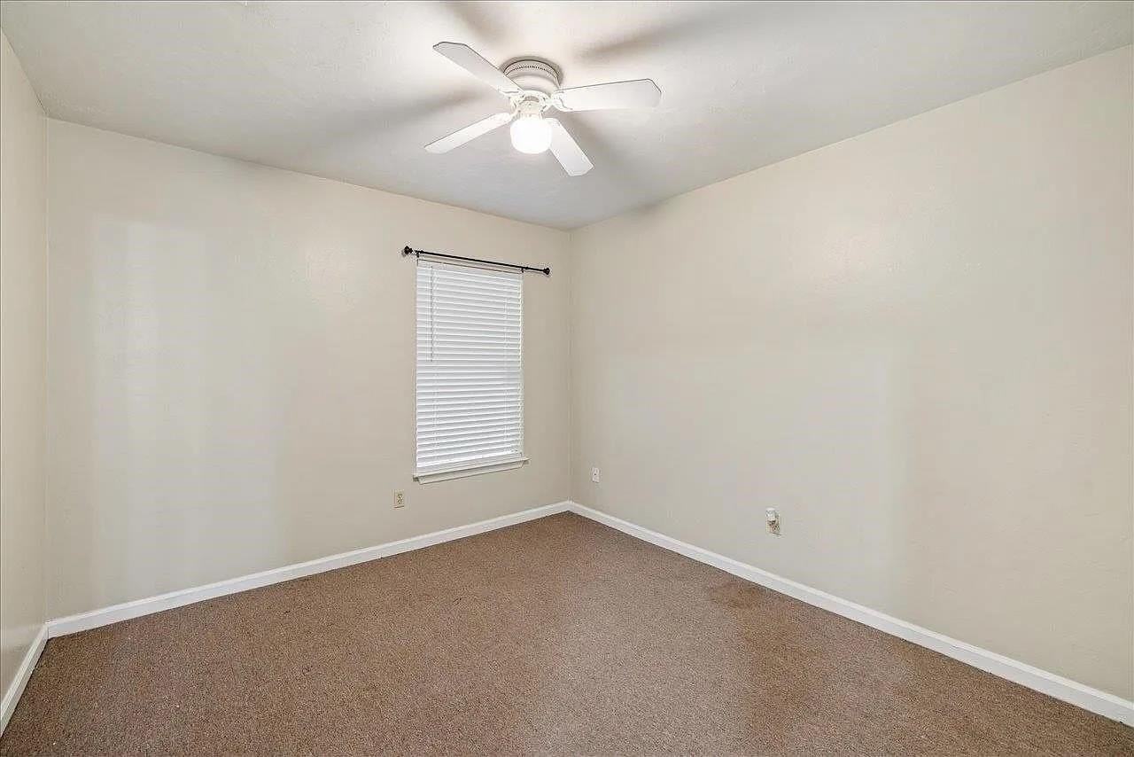 1346 Hancock St #B - Photo 5 of 25