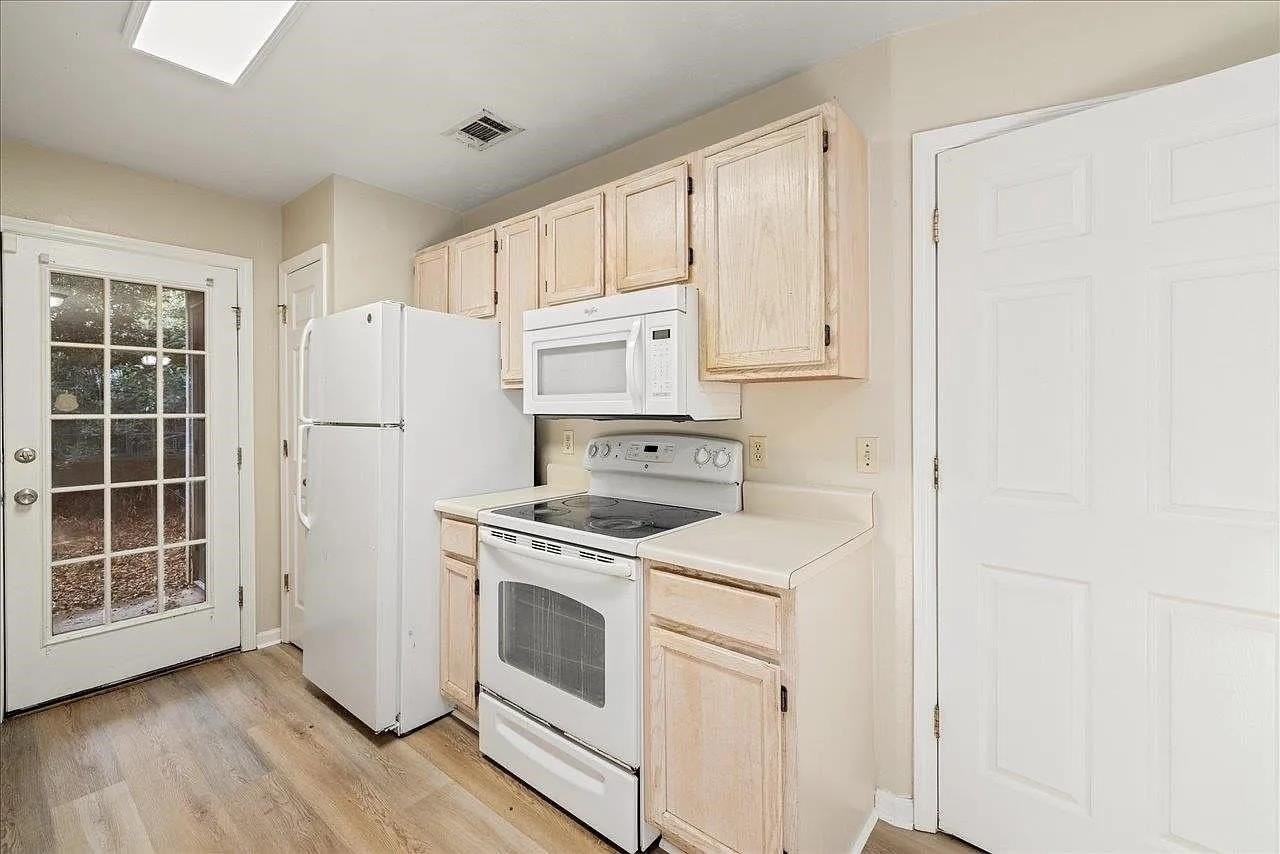 1346 Hancock St #B - Photo 7 of 25
