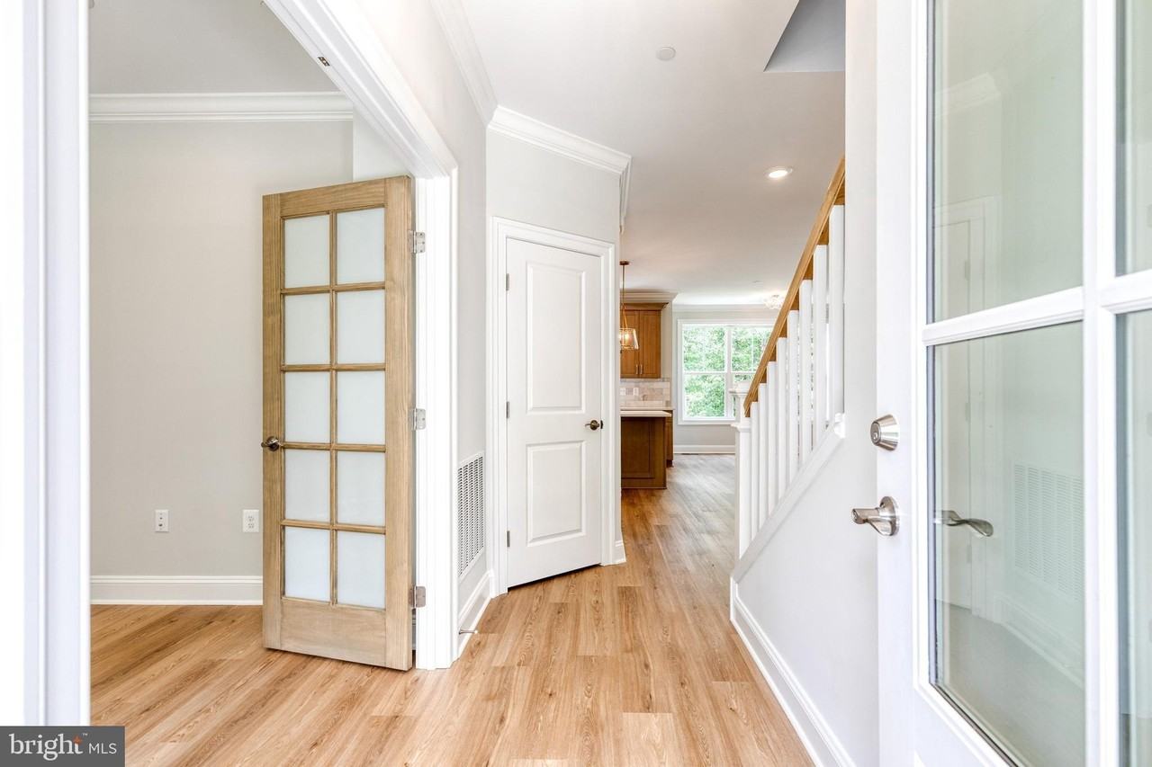 610 Echo Cove Dr - Photo 3 of 50