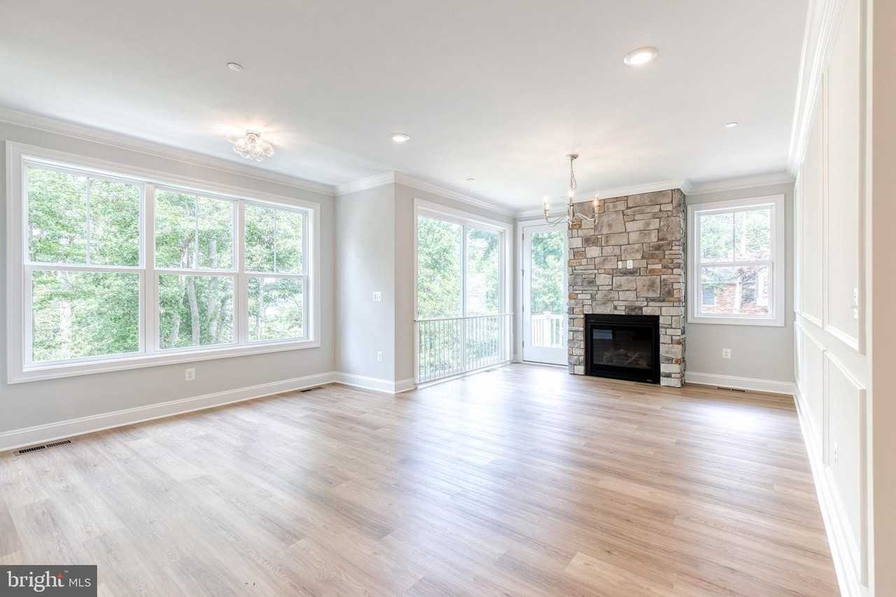 610 Echo Cove Dr - Photo 5 of 50