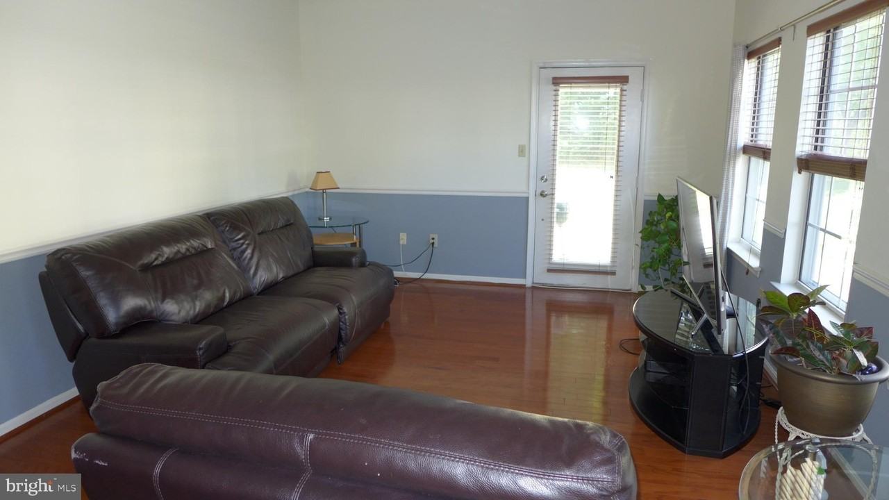 1426 Nutwood Ct - Photo 2 of 12