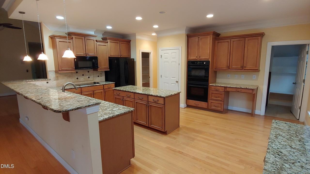 2809 Cowley Rd - Photo 2 of 22
