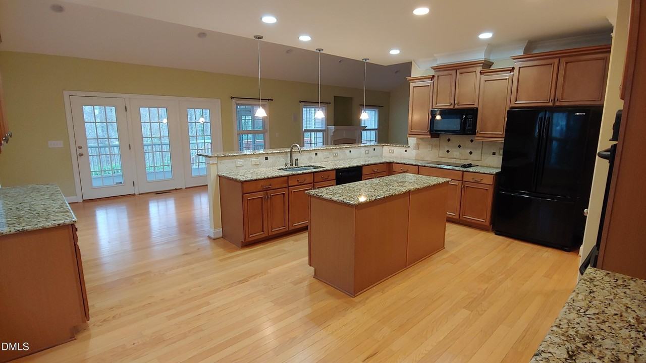 2809 Cowley Rd - Photo 3 of 22