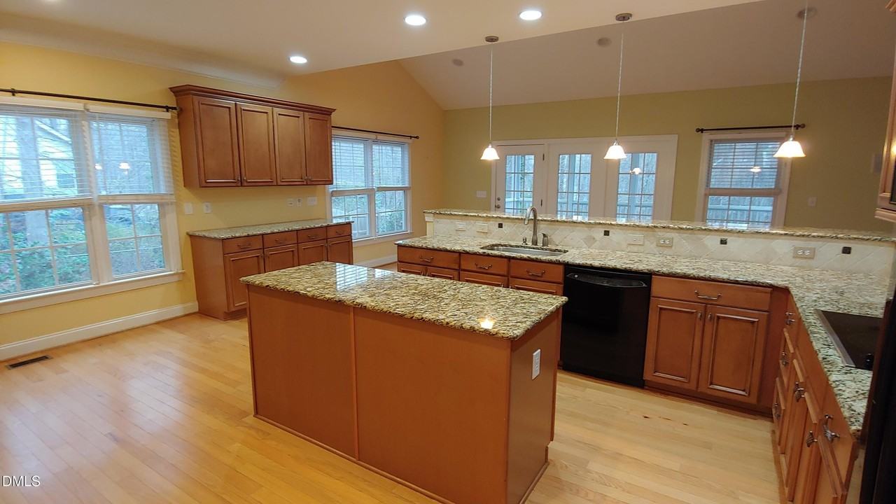 2809 Cowley Rd - Photo 4 of 22