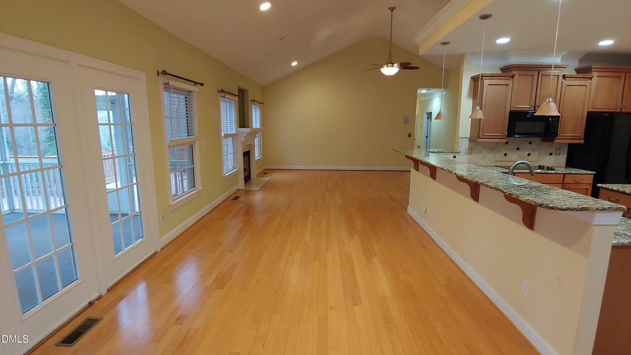 2809 Cowley Rd - Photo 5 of 22