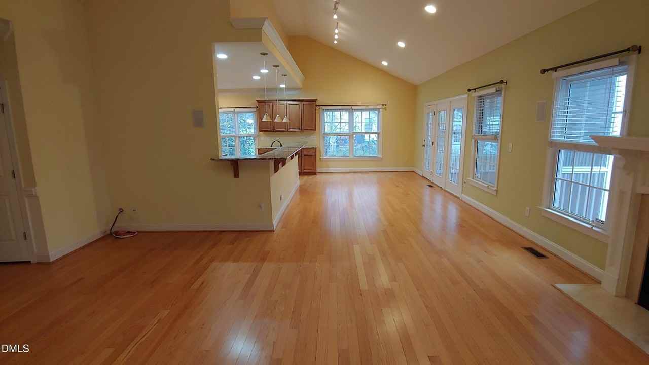 2809 Cowley Rd - Photo 6 of 22