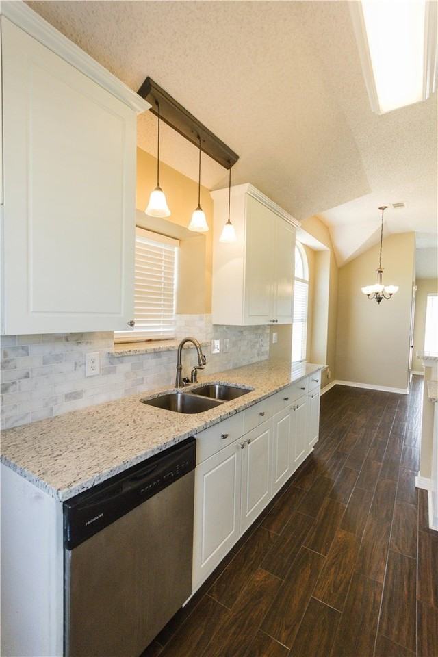 8161 Durham Dr - Photo 4 of 23