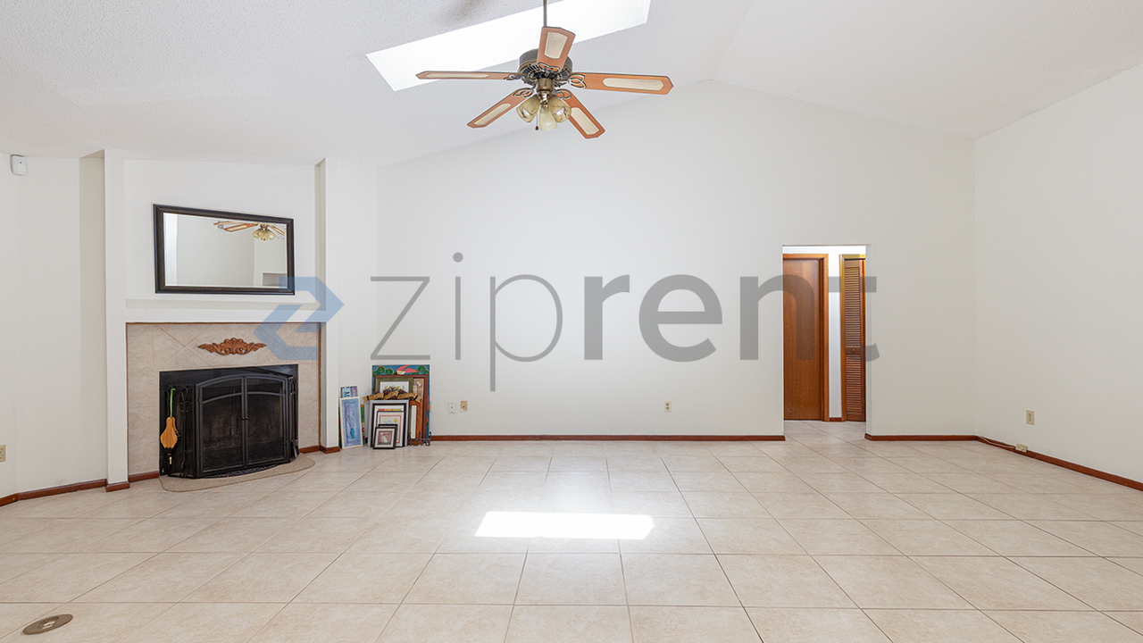 1272 Blueberry Ct - Photo 4 of 19